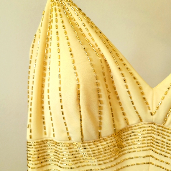 De Laru yellow high low gown with bead detail size 9 juniors - Picture 2 of 4